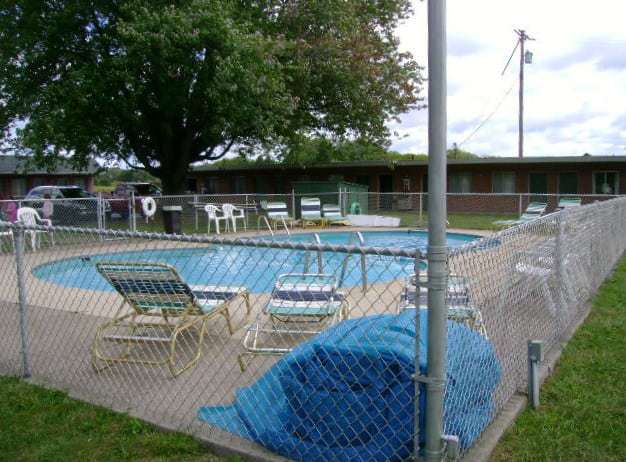 maples motel sandusky oh pool