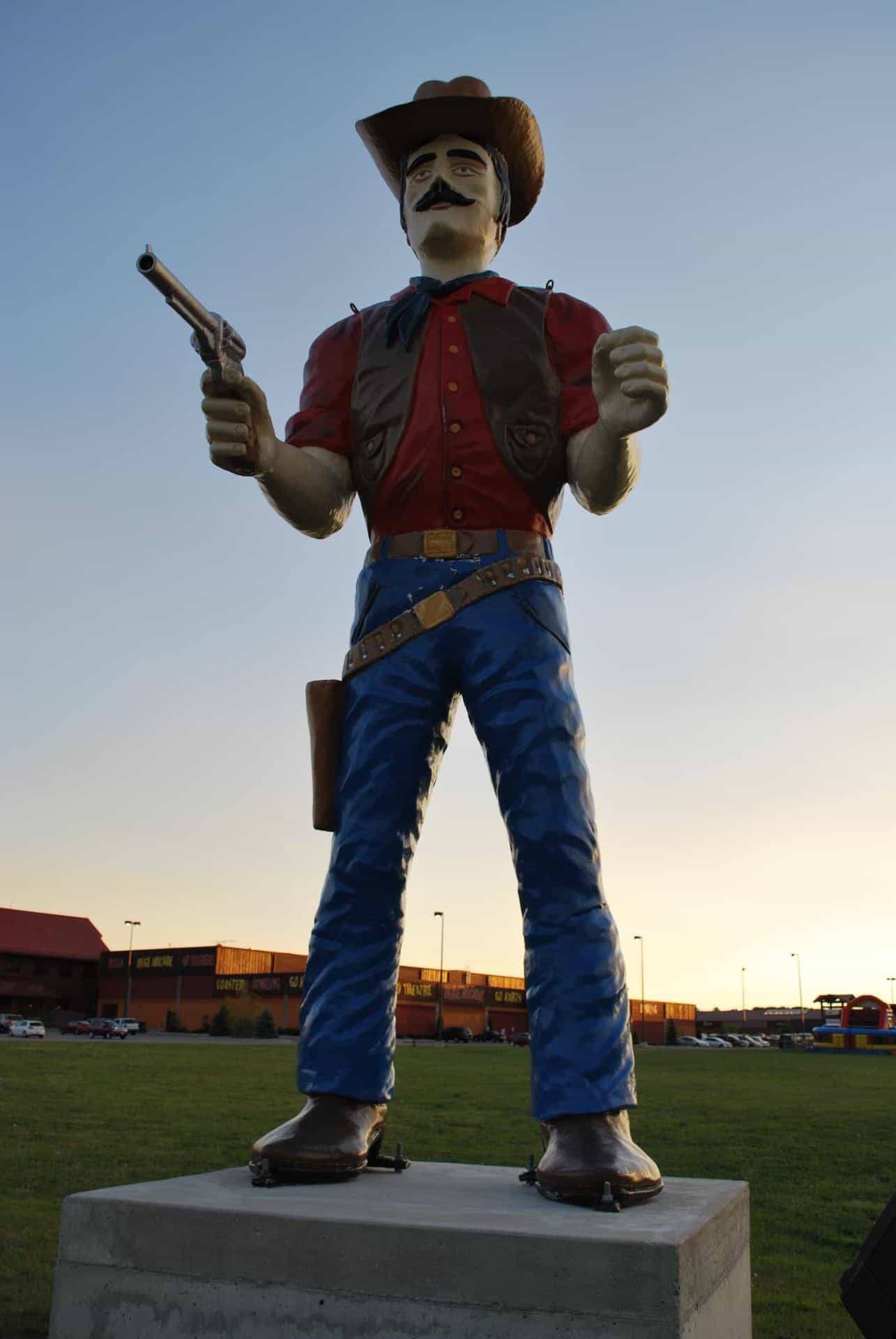 Buffalo Phils Muffler Man Cowboy Wisconsin Dells Midwest Family Traveler