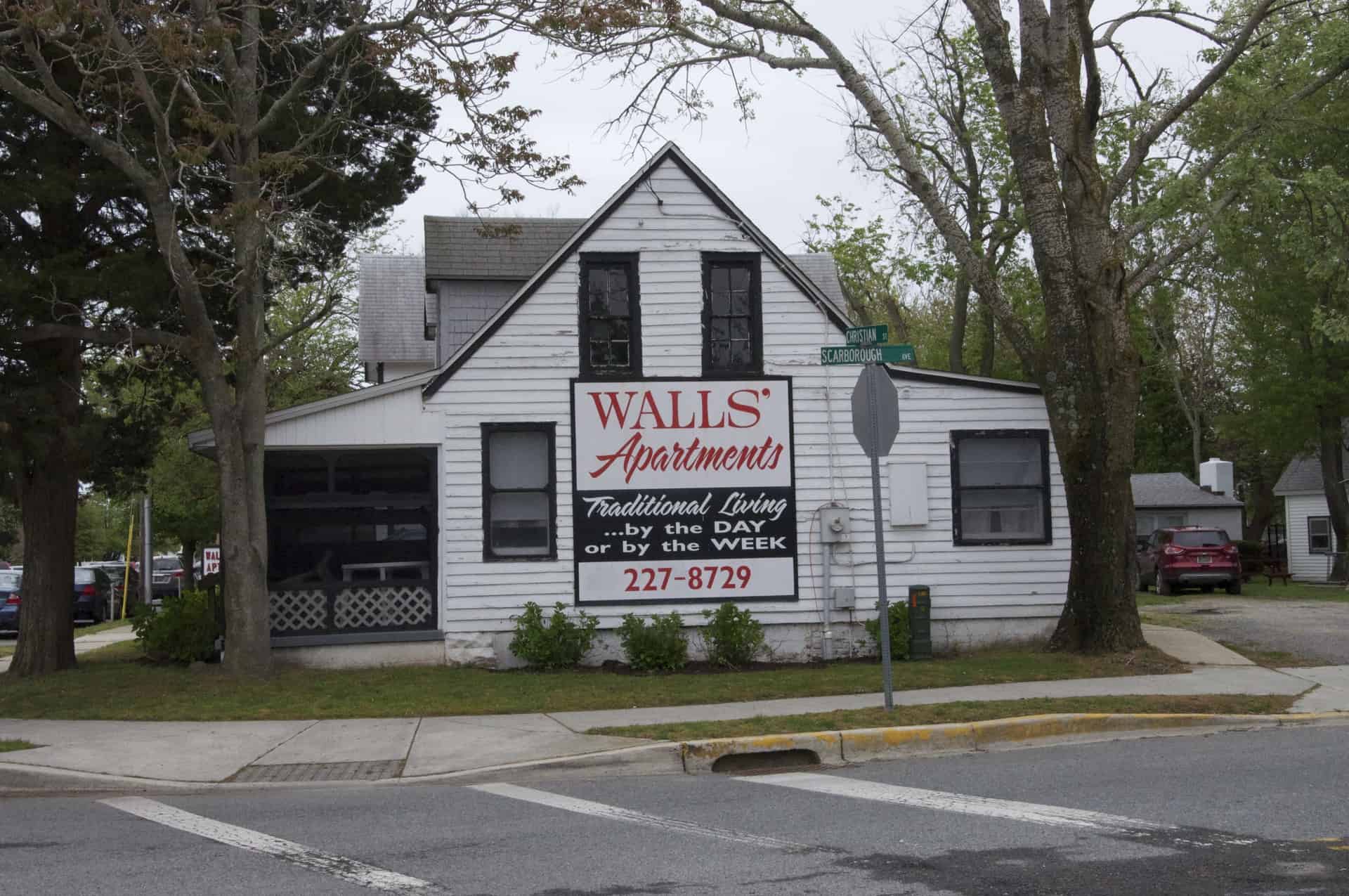 Walls’ Apartments and Cottages Rehoboth DE Traditional Living Retro