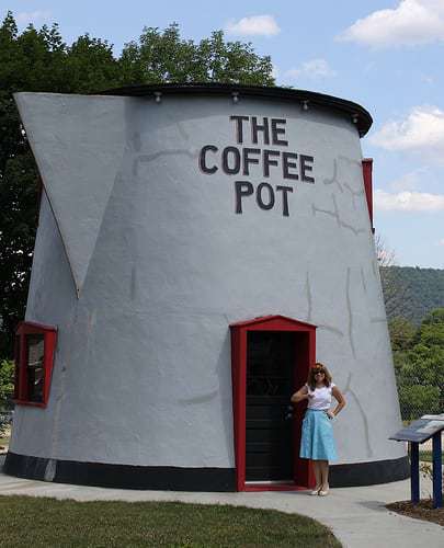 https://www.retroroadmap.com/wp-content/uploads/2018/09/big-coffee-pot-bedford-pa-deluxville.jpg